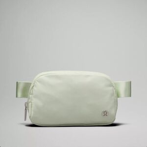 NWT lululemon Everywhere Belt Bag 1L, Kohlrabi Green/White